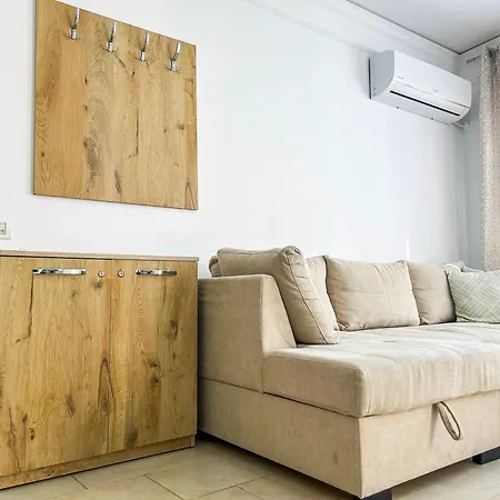 Riviera Glow B86 Apartman *