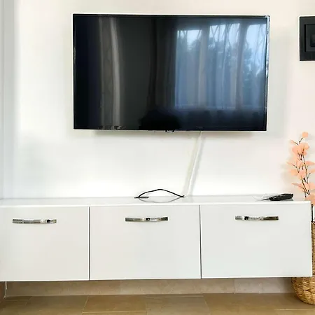 Riviera Glow B86 Apartman *