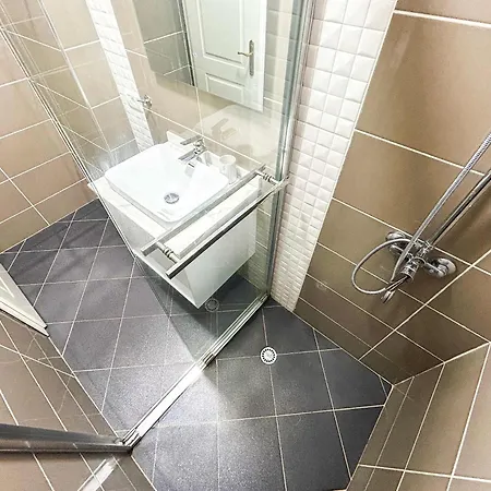 Riviera Glow B86 * Golem (Tirana)