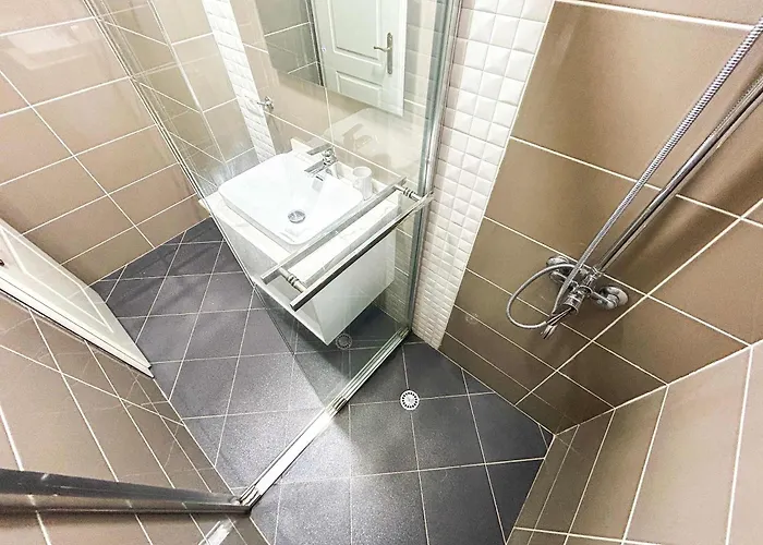 Riviera Glow B86 * Golem (Tirana)