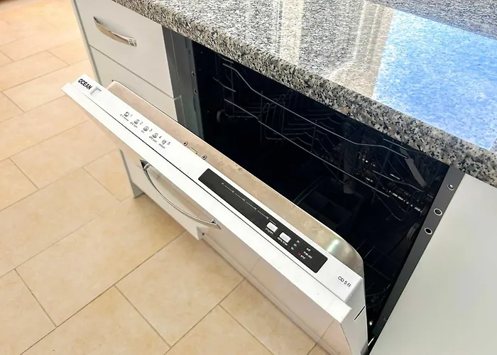 Riviera Glow B86 * Golem (Tirana)