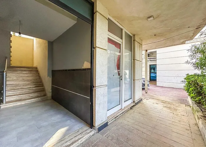 Riviera Glow B86 * Golem (Tirana)